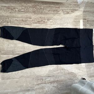 Brand new spanx leggings. Never worn.